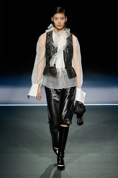 Look 30